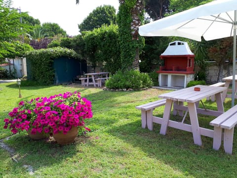 BBQ facilities, BBQ facilities, Garden