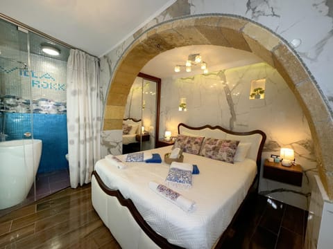 Toilet, Bed, Bathroom, Photo of the whole room, Bedroom, towels