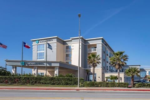 Clarion Pointe Galveston Seawall Hotel in Galveston Island
