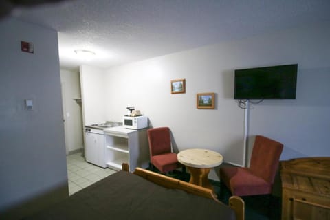 Bighorn Inn & Suites Motel in Canmore