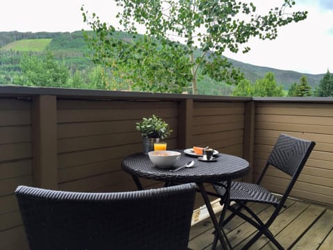 Vail View Loft - Slope-view condo, free bus for quick access to Vail Village House in Vail