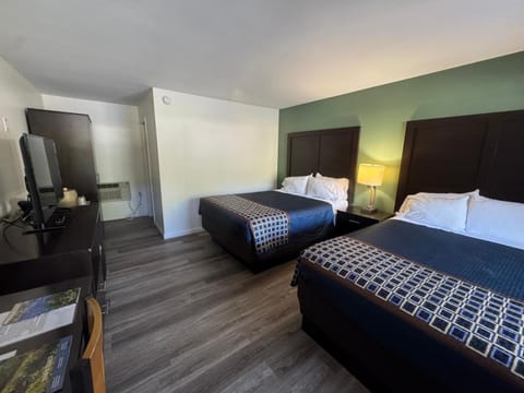 Castlewood Inn Motel in Maggie Valley