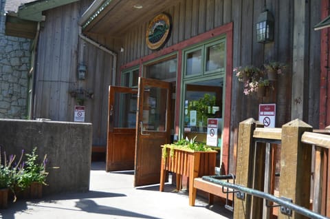 Howe Sound Inn & Brewing Company Gasthof in Squamish