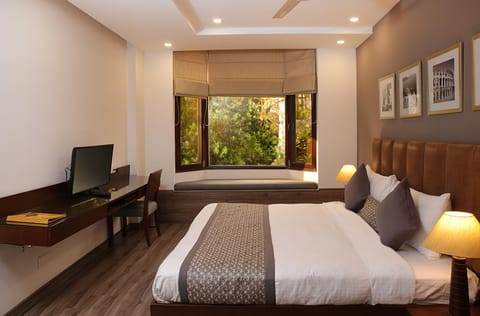 Ahuja Residency DLF Phase 2 Hotel in Gurugram