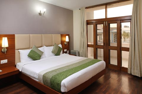 Ahuja Residency DLF Phase 2 Hotel in Gurugram