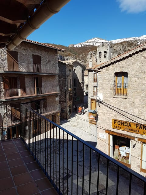 Balcony/Terrace, Street view