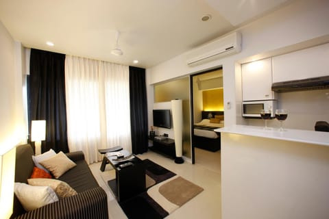 AR Suites Fontana Bay - Kalyani Nagar Aparthotel in Pune