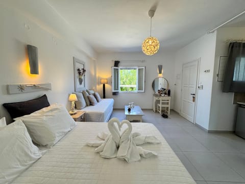 Property building, Bed, View (from property/room), Kitchen or kitchenette, Living room, Photo of the whole room, Bedroom, kitchen