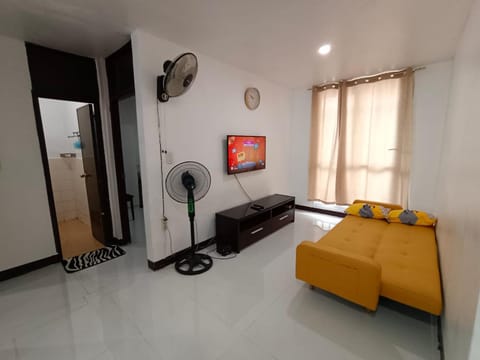 Three-Bedroom Holiday Home - 4th Floor Stairs Only Apartamento in Lapu-Lapu City