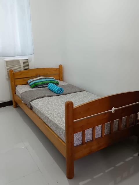 Three-Bedroom Holiday Home - 4th Floor Stairs Only Apartment in Lapu-Lapu City