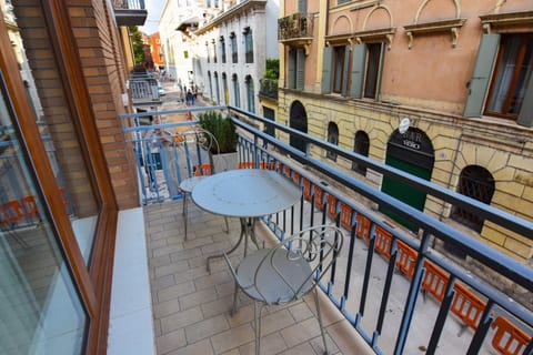 Bird's eye view, Balcony/Terrace, Quiet street view