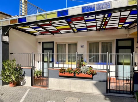 Property building, Patio, Balcony/Terrace