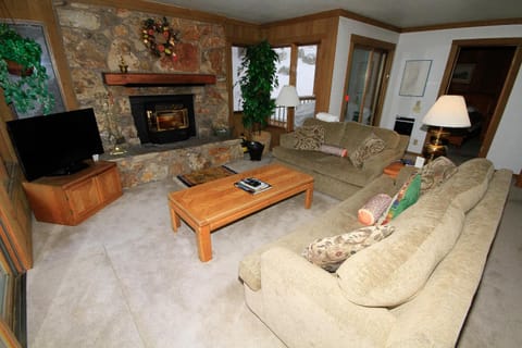 Mountainback #72, Corner Unit House in Mammoth Lakes