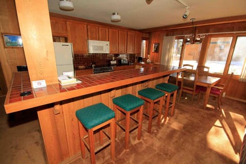 Mountainback #112, Corner Unit House in Mammoth Lakes