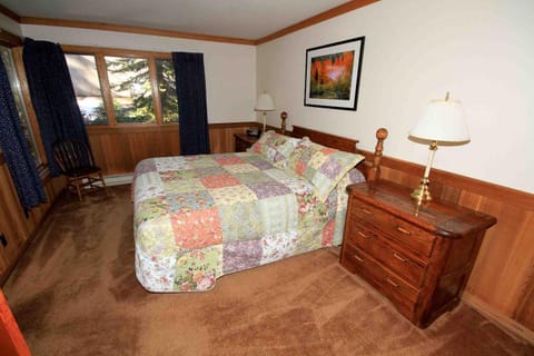 Mountainback #112, Corner Unit House in Mammoth Lakes