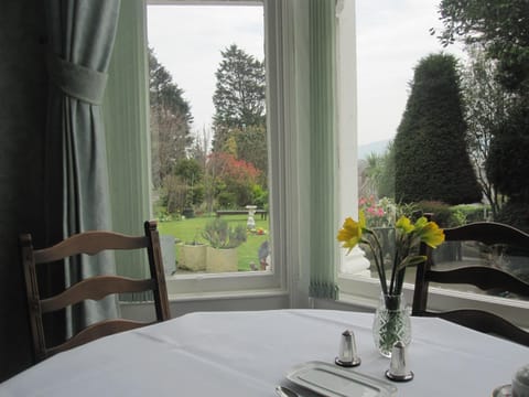 Restaurant/places to eat, Garden view