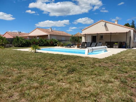 La Cigale - Pte des Gorges - Piscine privée chauffée Casa in Vallon-Pont-d'Arc