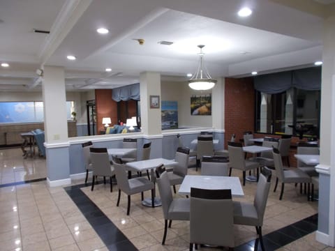 Restaurant/places to eat, Dining area, On site, Breakfast