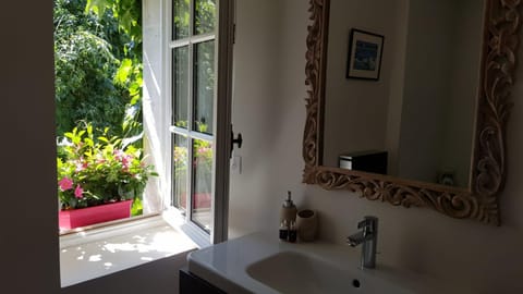 Bathroom, Garden view