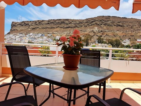 Balcony/Terrace, City view, Mountain view, Quiet street view