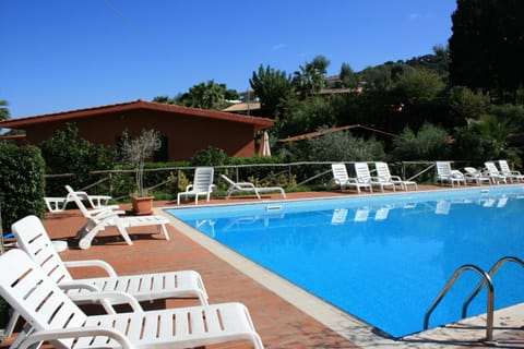 Day, Natural landscape, Pool view, Swimming pool, sunbed