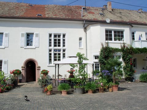 Facade/entrance, Balcony/Terrace