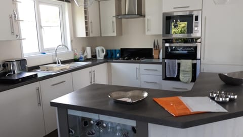 Luxury 6 berth lodge at Quince 10 Maison in East Dorset District