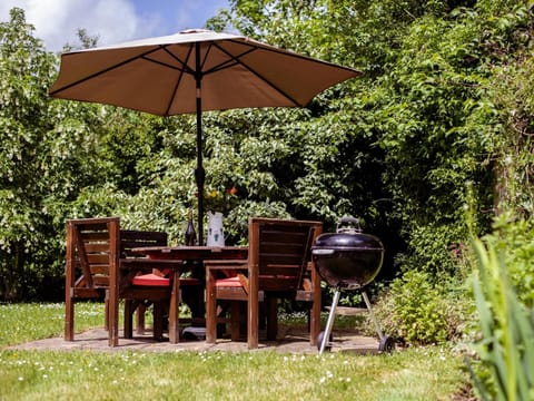 Patio, BBQ facilities, Garden