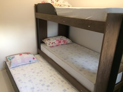 Bedroom, bunk bed