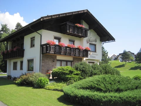 Property building, Facade/entrance, Garden, Balcony/Terrace