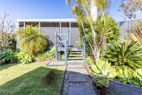 Baggies On Dutchies, 9 Burbong Street - Large Pet Friendly house with spectacular waterviews, Wi-Fi and air con Casa in Corlette