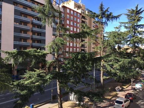 Apartamento Huesca en Paseo Ramón y Cajal Apartment in Huesca