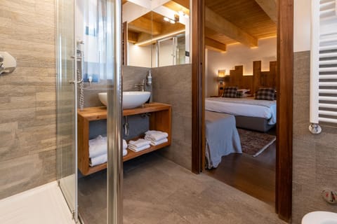 Shower, Bed, Bathroom, Photo of the whole room, towels