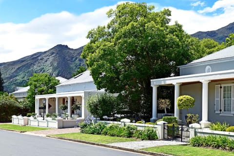 Property building, Day, Neighbourhood, Mountain view, Street view