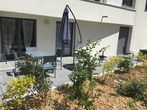 Nearby landmark, Neighbourhood, Natural landscape