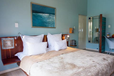 Rosedene Lodge - 24h solar with pool and garden Chambre d’hôte in Sea Point