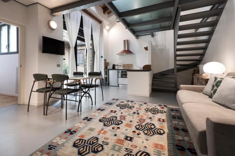 Luxury Apartment Fioravanti Condo in Milan