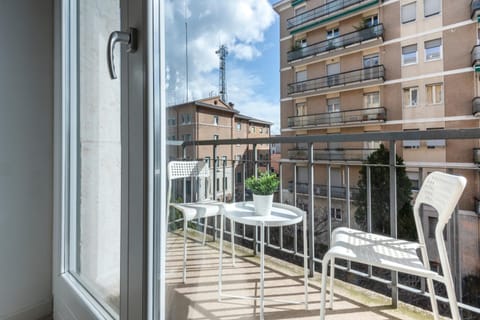 View (from property/room), View (from property/room), Balcony/Terrace, Dining area, City view