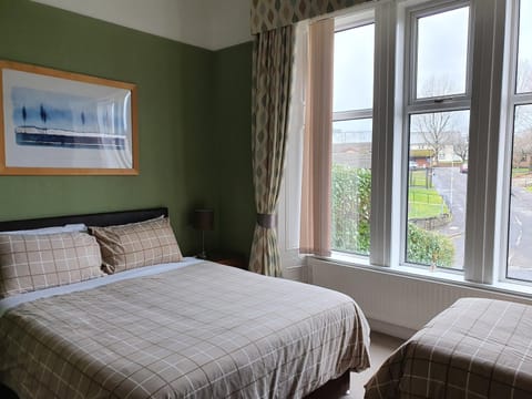 Dean Park Guest House Bed and Breakfast in Kilmarnock