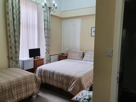 Dean Park Guest House Bed and Breakfast in Kilmarnock