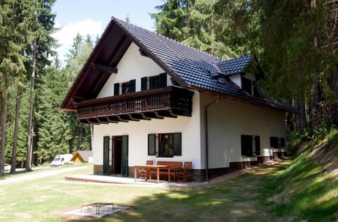 Facade/entrance, Balcony/Terrace