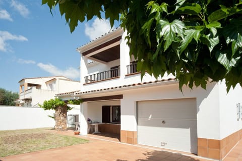 Property building, Facade/entrance, Garden