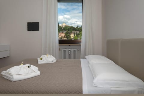 Flats4Rent Alessia Condo in Verona