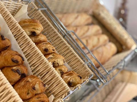 Restaurant/places to eat, Dining area, On site, Breakfast