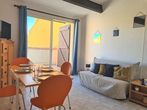 Appartement T2 avec Parking et Accès Direct à la Plage - FR-1-249-129 Apartment in Agde