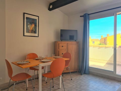 Appartement T2 avec Parking et Accès Direct à la Plage - FR-1-249-129 Apartment in Agde