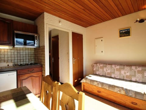 Studio cabine au pied des pistes avec balcon et parking gratuit, proche commerces - Auris en Oisans - FR-1-297-69 Wohnung in Auris