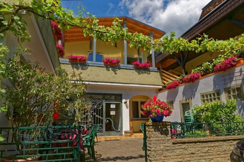 Patio, Restaurant/places to eat, Facade/entrance, Balcony/Terrace