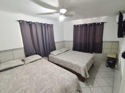 Bed, TV and multimedia, Photo of the whole room, Bedroom, air conditioner