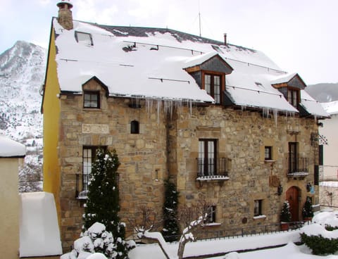 Facade/entrance, Winter